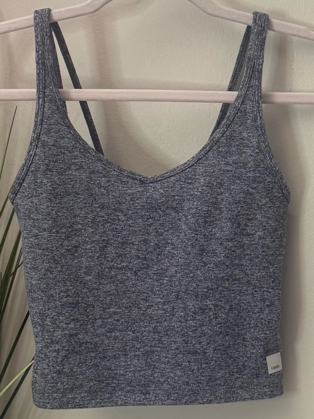 Vuori Gray Halo Performance Crop Top Sports Bra Heather Grey Small 13”-15”ptp 💎